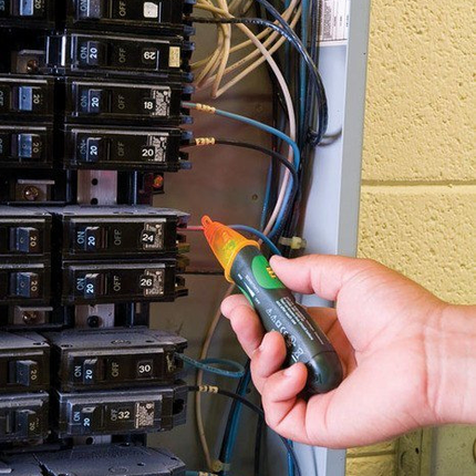 Adjustable Voltage Detector