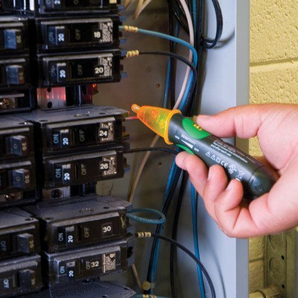 Adjustable Voltage Detector