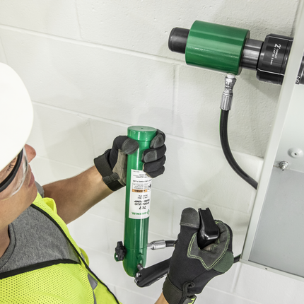 11-Ton Hydraulic Knockout Kit with Hand Pump and Slug-Buster® 1/2" - 4"