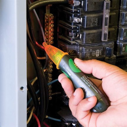Adjustable Voltage Detector