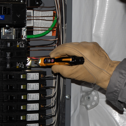 Dual Range Non-Contact Voltage Tester with Flashlight, 12 - 1000V AC