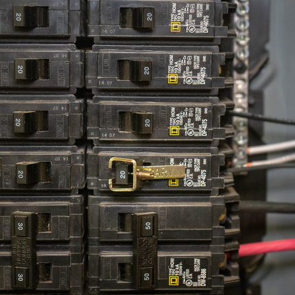 UBL1 - Universal Breaker Lock Out Device