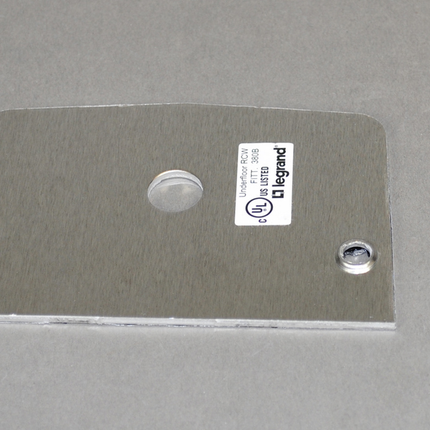 525 Series Single Receptacle Device Plate