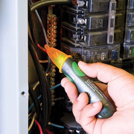Adjustable Voltage Detector