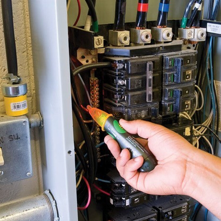 Adjustable Voltage Detector