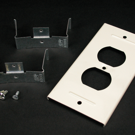 3000 Duplex Receptacle Cover