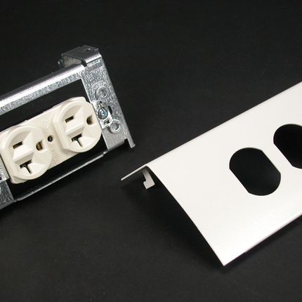 DS4000 Single Channel Duplex Device Plate Fitting With One Duplex Installed