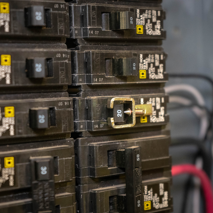 UBL1 - Universal Breaker Lock Out Device